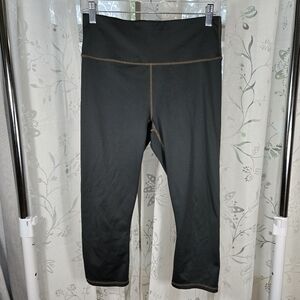 Fabletics Dark Green Capri Leggings w/ Gold Seam Details‎ Size Medium Workout